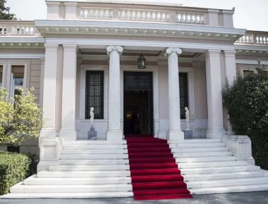 Στο Μαξίμου αγοράζουν λουκέτα λίγες ημέρες πριν από τις εκλογές (φωτο)